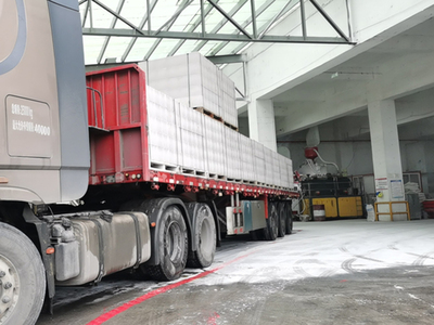 石膏砌块装车发货中